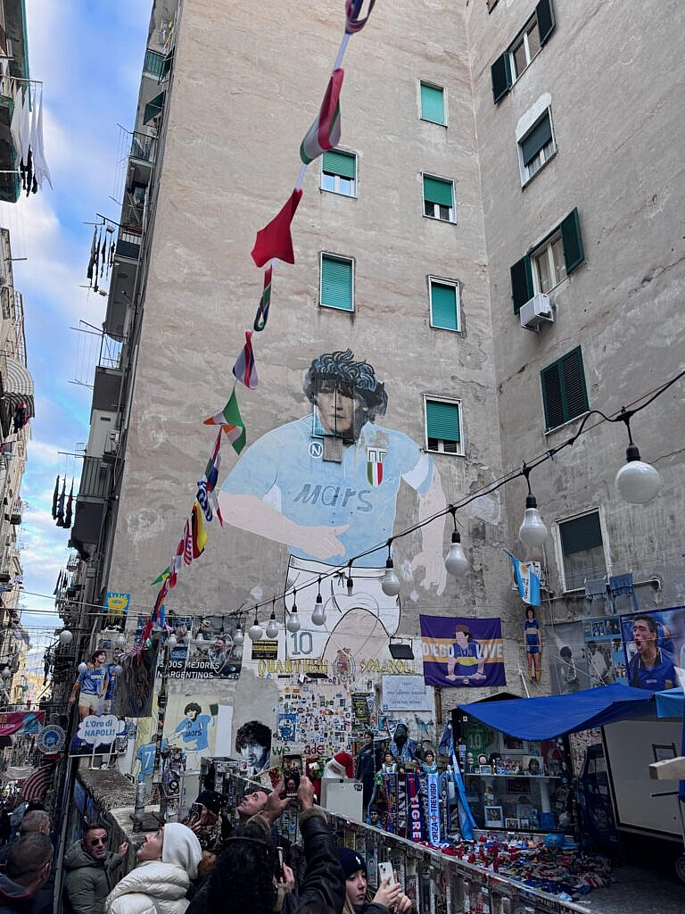 ural gigante de Maradona en el Quartiere Spagnoli de Nápoles