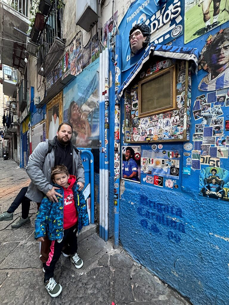 antuario de Maradona Quartiere Spagnoli Nápoles altar callejer
