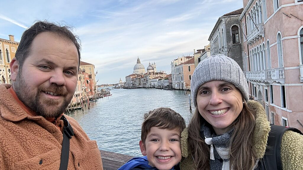 Vista del Gran Canal con la Basílica de Santa María de la Salud al fondo