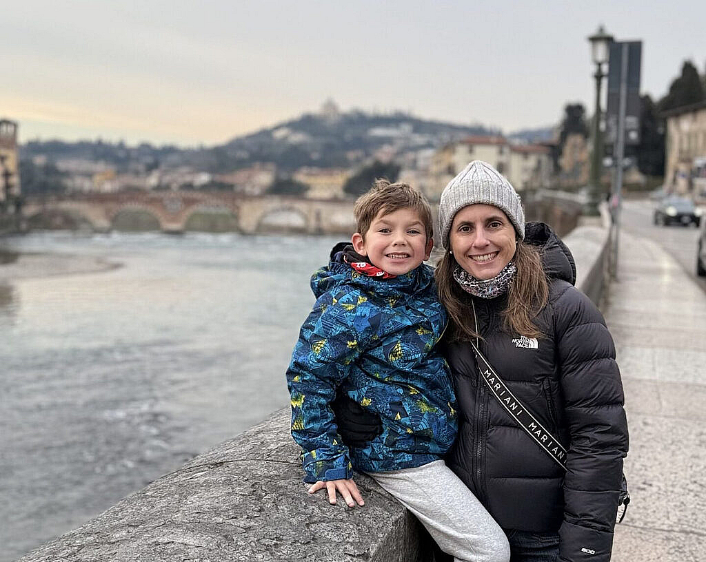 Florencia y Vicente con el río Adigio y Castel San Pietro Verona