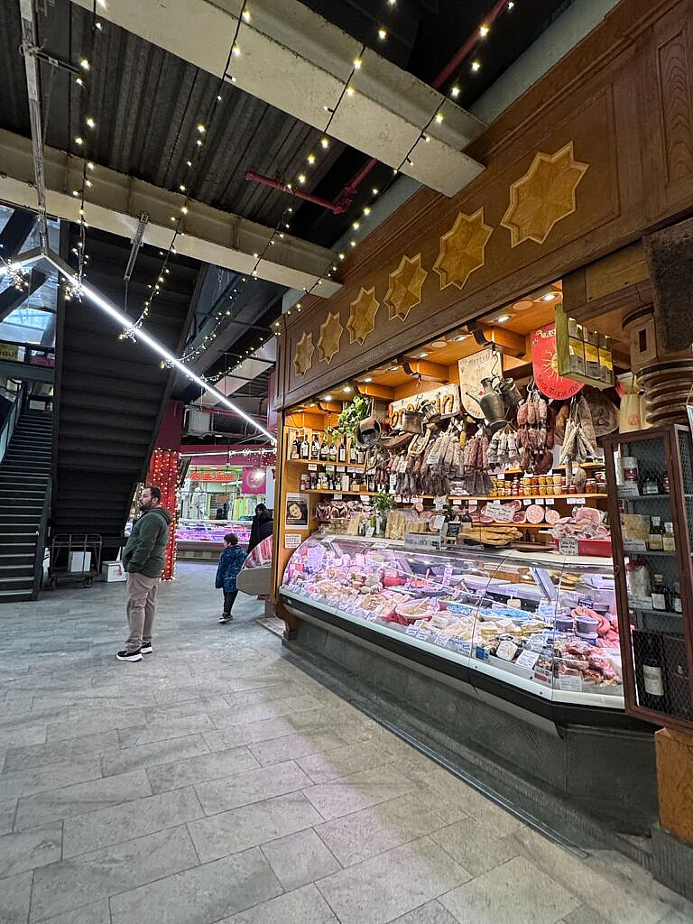 Puesto de fiambres en el Mercato Centrale de Florencia