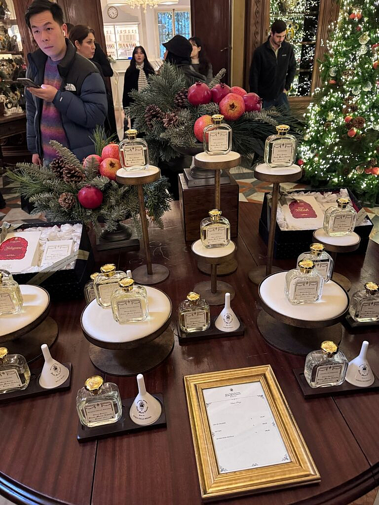 Perfumes en la Officina Profumo-Farmaceutica di Santa Maria Novella en Florencia