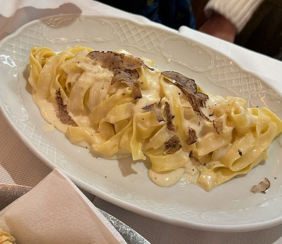 Pasta con trufa en una trattoria de Florencia