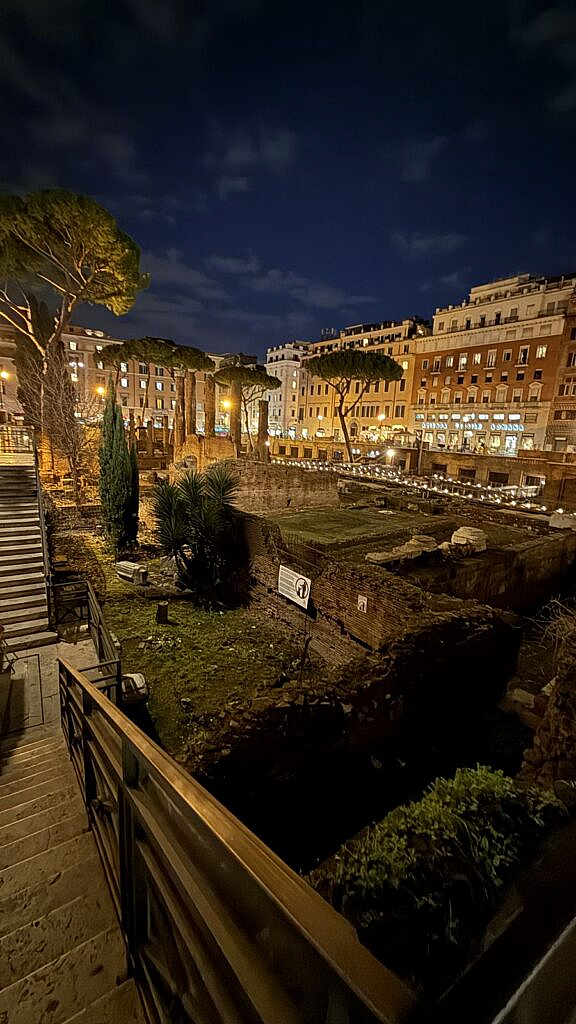 Ruinas de Largo di Torre Argentina en Roma