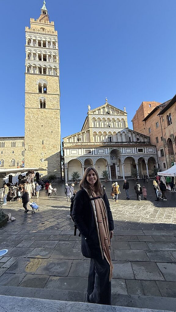 Plaza y catedral de Pistoia en la Toscana