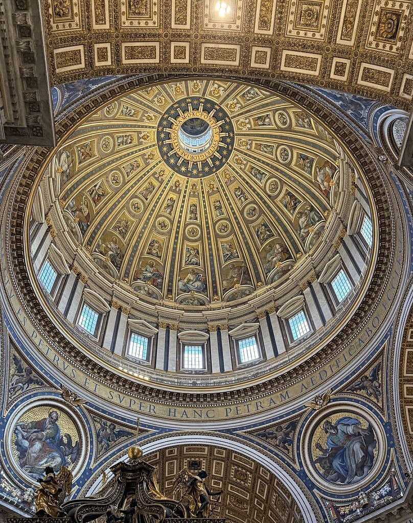 Cúpula de la Basílica de San Pedro por dentro en el Vatican