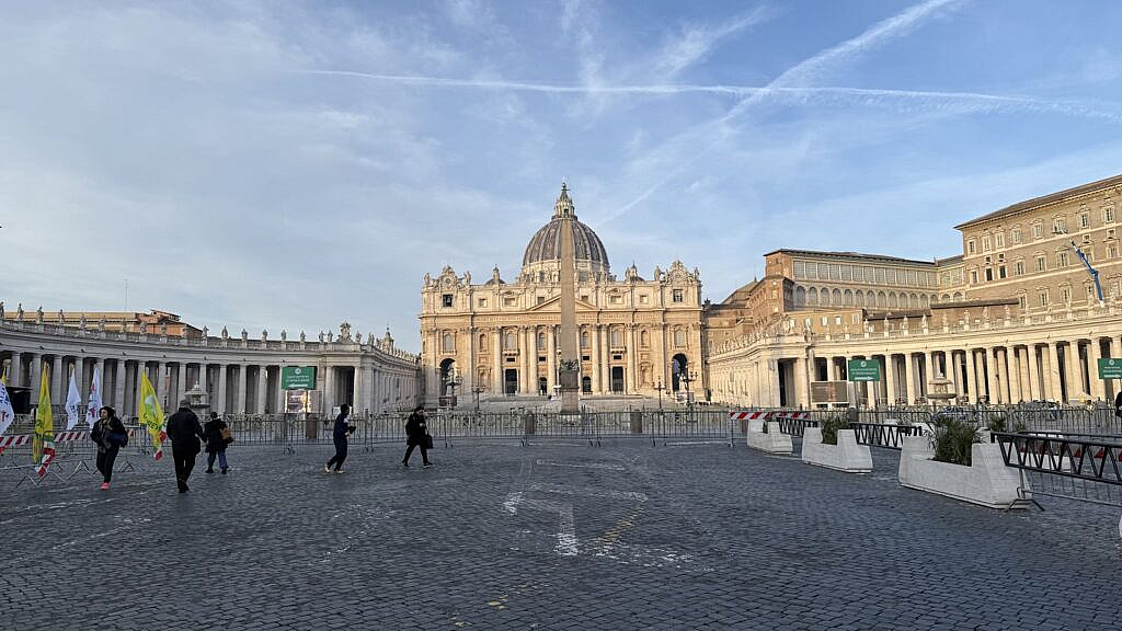 Plaza San Pedro y su columnata en el Vaticano