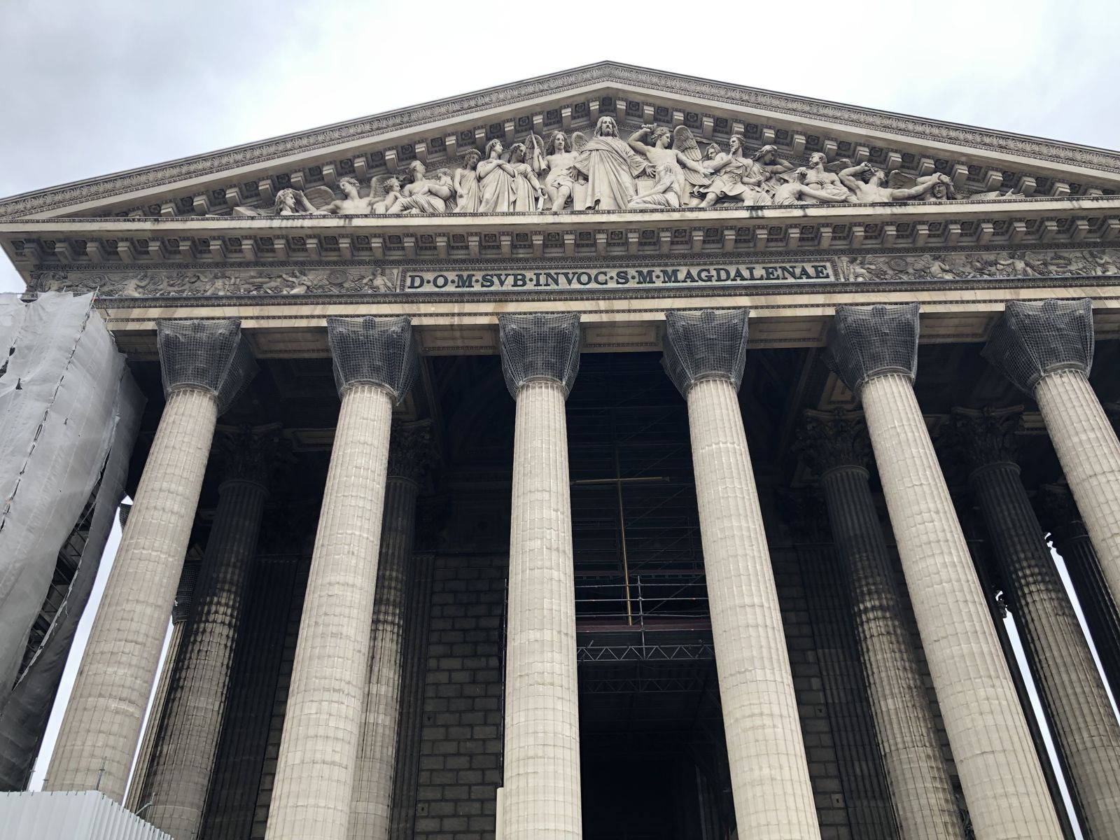 Fachada de la iglesia de la Madeleine en París