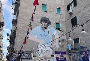 Mural gigante de Maradona en el Quartiere Spagnoli de Nápoles