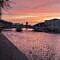 Atardecer rosa sobre el río Adigio en Verona