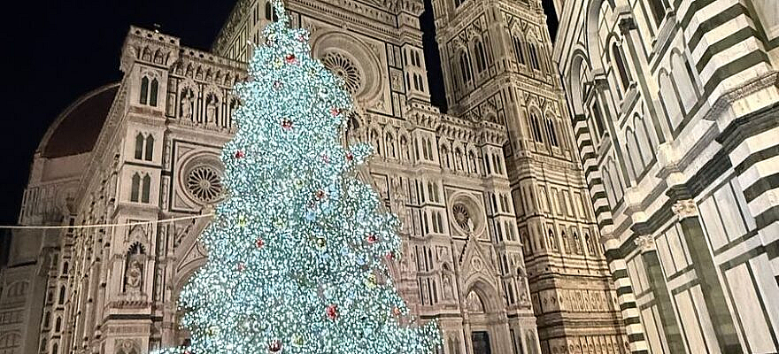Florencia 3 días: el Duomo con el árbol de Navidad iluminado de noche