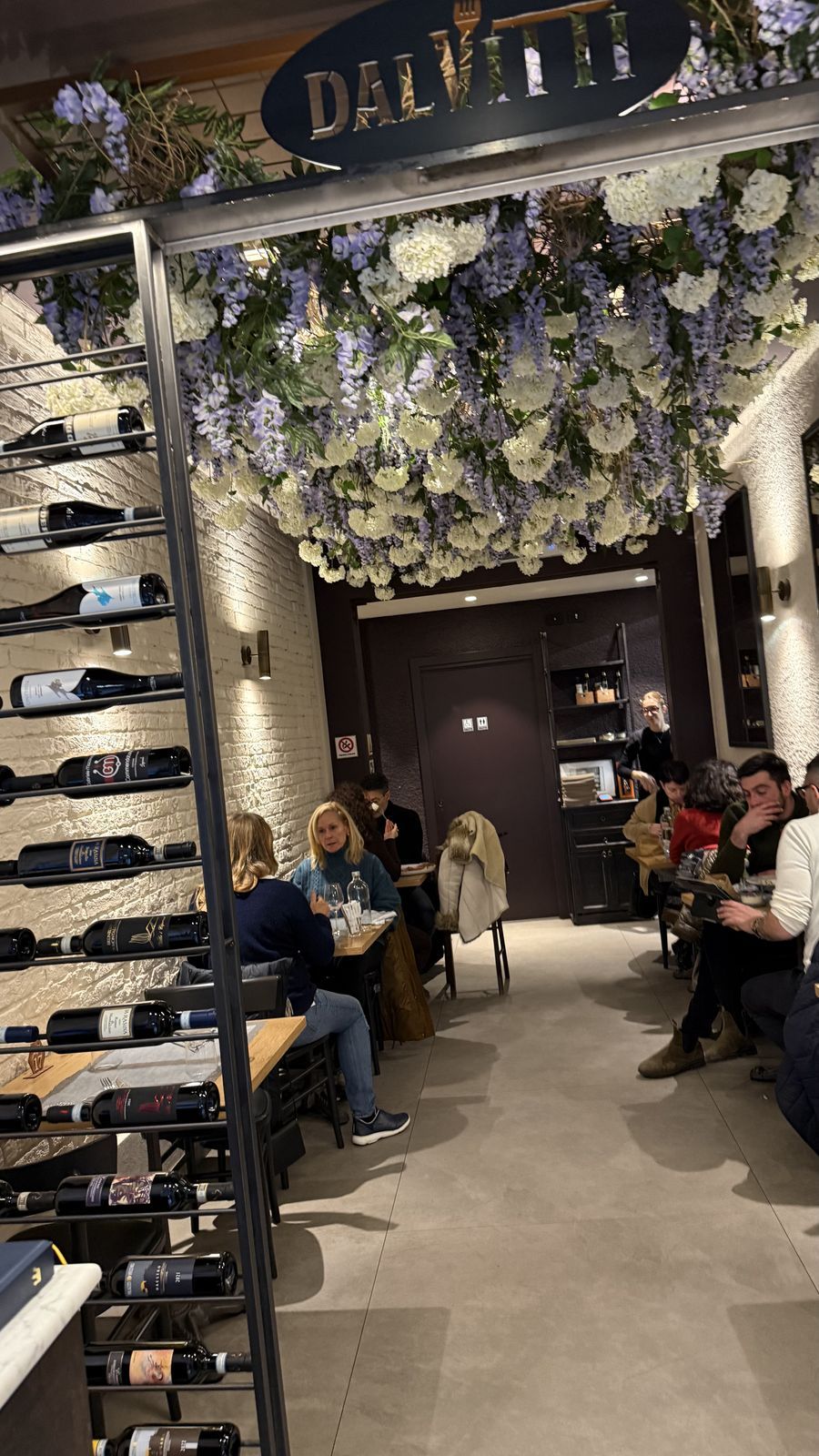 El interior de la trattoria Dal Vitti en Siena