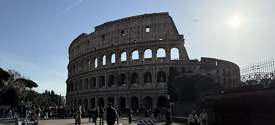 Vista exterior del Coliseo Romano en Roma