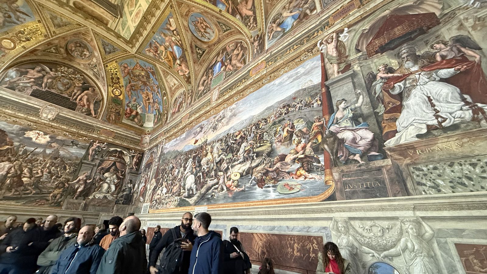 Sala con frescos en los Museos Vaticanos