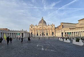 Plaza San Pedro y su columnata en el Vaticano