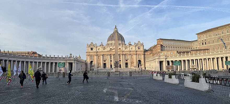 Plaza San Pedro y su columnata en el Vaticano