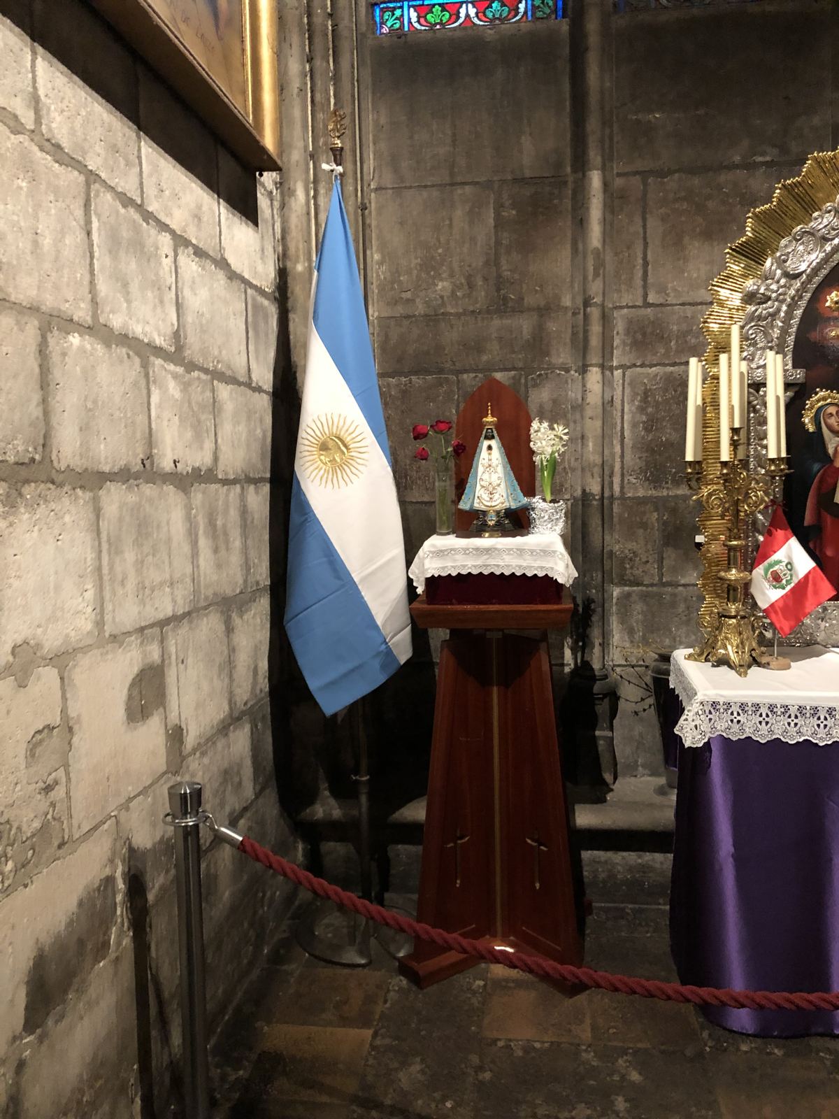 Relieves medievales policromados del coro de Notre Dame